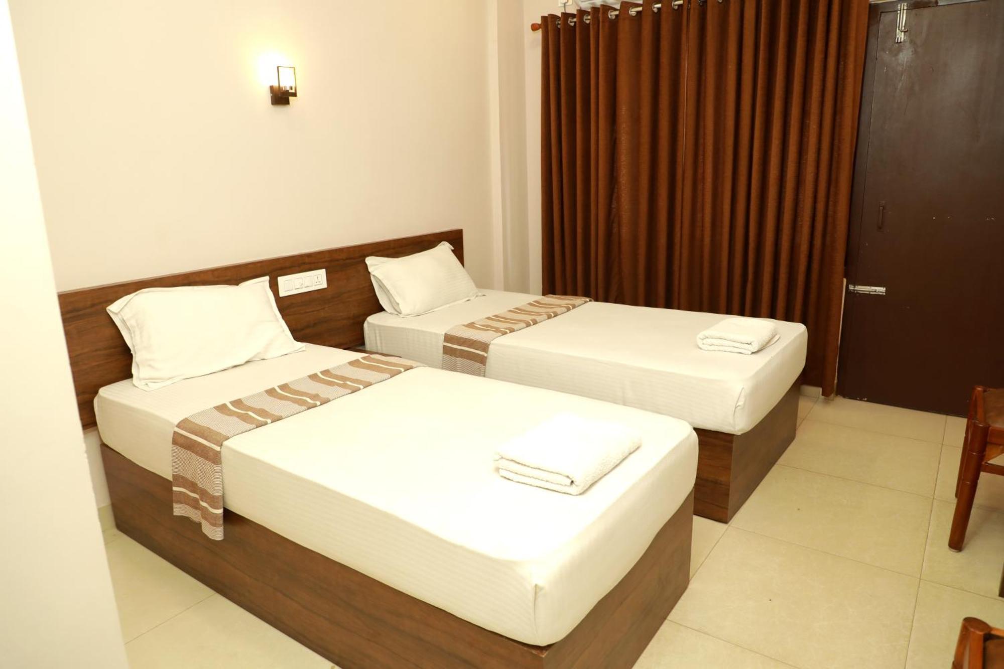 Plaza Tourist Home Kannur Exteriör bild