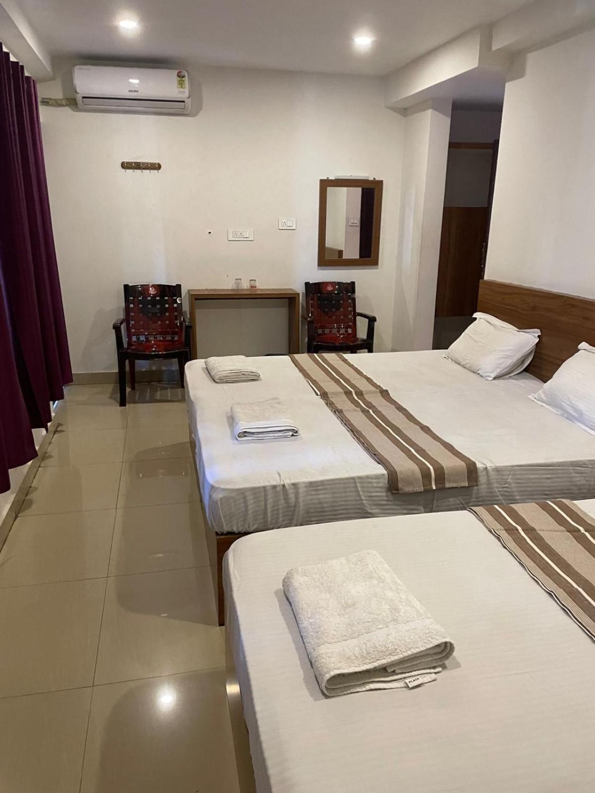 Plaza Tourist Home Kannur Exteriör bild