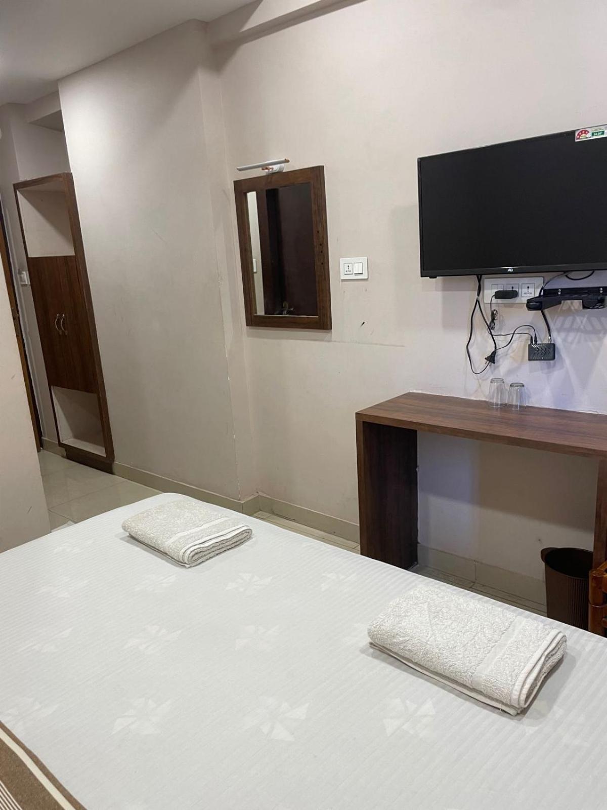 Plaza Tourist Home Kannur Exteriör bild