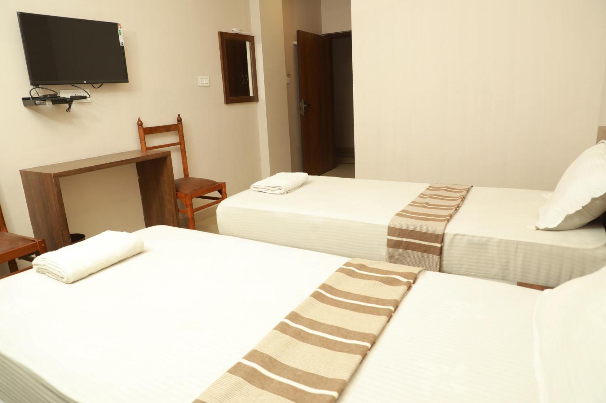 Plaza Tourist Home Kannur Exteriör bild