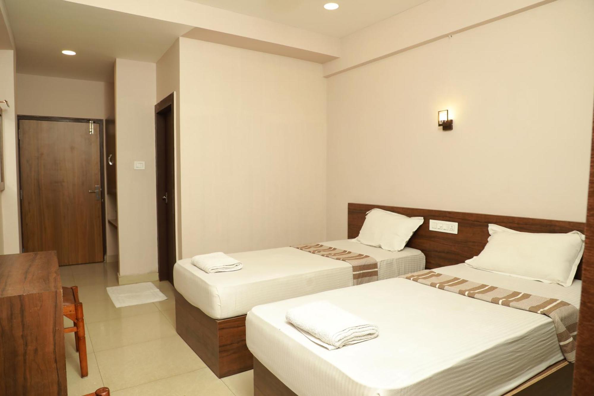 Plaza Tourist Home Kannur Exteriör bild