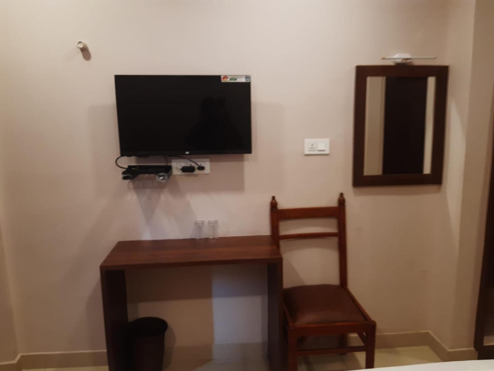 Plaza Tourist Home Kannur Exteriör bild